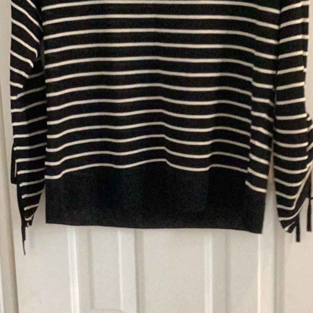 NWOT Massimo Dutti Black & White Striped Top w/ Unique Sleeves That Adjust & Tie - Picture 7 of 8